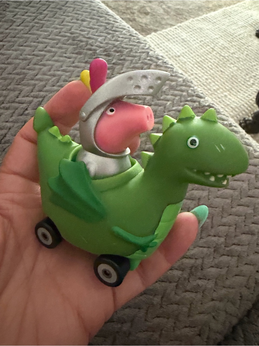Jazwares Peppa Pig Knight Pig Riding Green Dragon Toy Vehicle 2003